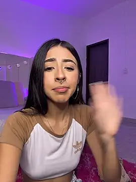 Chat +18 de Mirandaa_Rogers ao vivo
