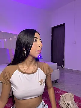 Mirandaa_Rogers élő XXX-chatje