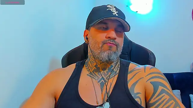 XXX chat uživo modela JoshRigby
