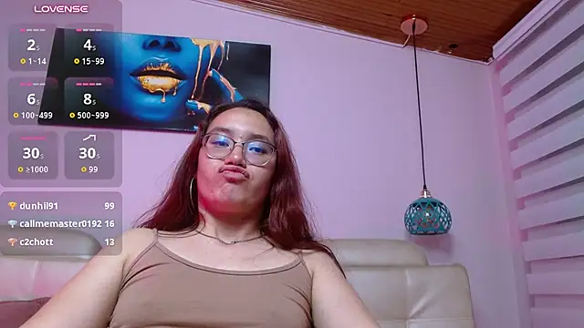 Emily_cam_ élő XXX-chatje