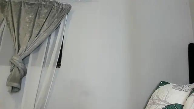 ConnieSmall24 élő XXX-chatje