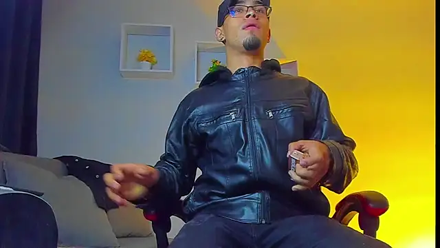 Demond_Master live XXX chat