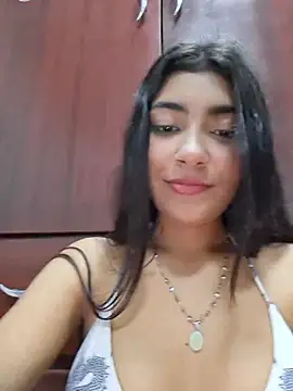 Sweed-virgin-pussy élő XXX-chatje