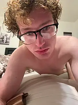 CreamyAustin Show in webcam