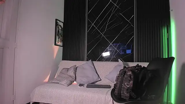 ChrisWells Chat XXX live