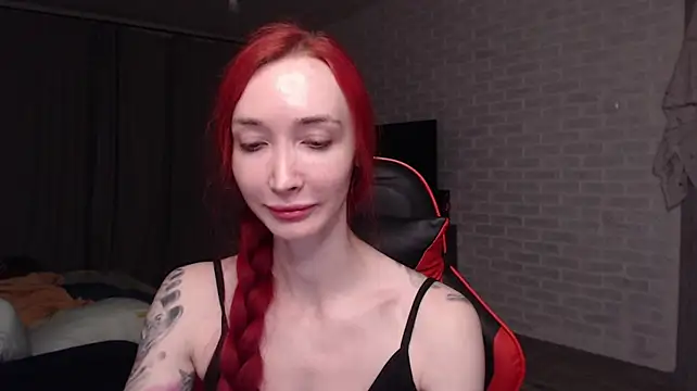 Chat +18 de Roxy_Silver ao vivo