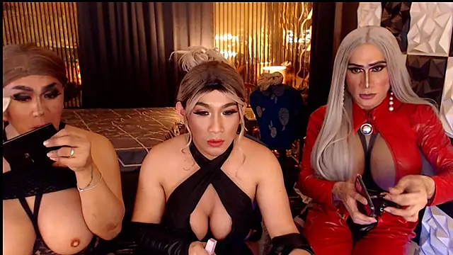Asianbigcum Adlı Modelin Canlı XXX Sohbeti