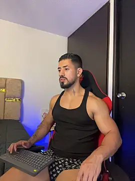 Ezzio_Scolaro Adlı Modelin Canlı XXX Sohbeti