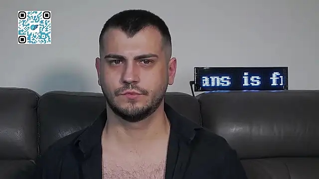 CrazyDom1 élő XXX-chatje