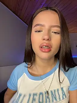 Sofia18_pinkk's Live XXX Chat