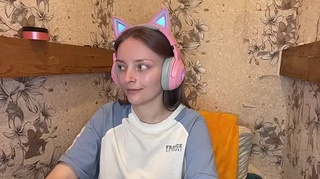 EmyMiu Adlı Modelin Canlı XXX Sohbeti