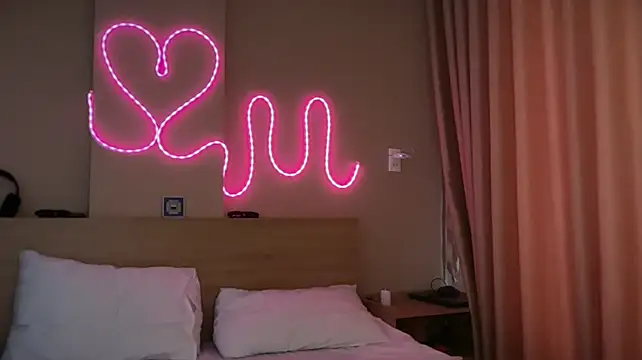 cinnamonmood élő XXX-chatje