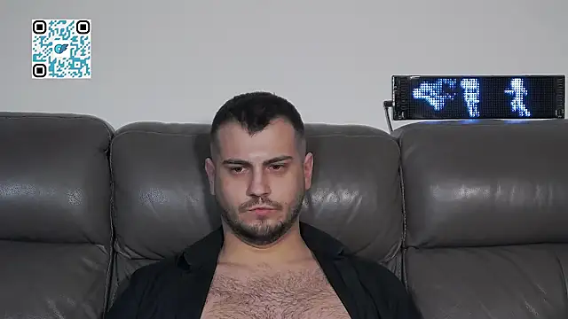 Chatroom XXX en direct de CrazyDom1