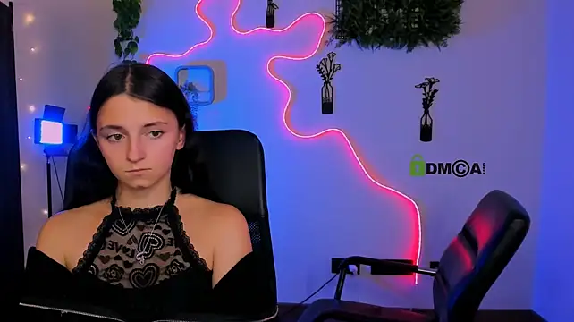 caroline_honeyy élő XXX-chatje