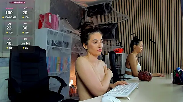 OfficeGirls élő XXX-chatje