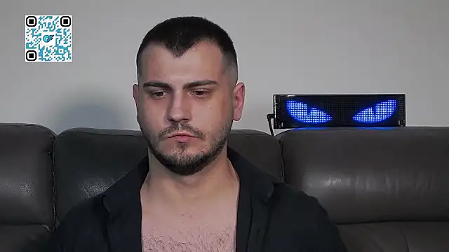 CrazyDom1 élő XXX-chatje
