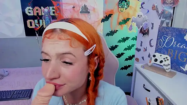 AdelaineBest élő XXX-chatje