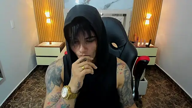 KAROLLJONES1 élő XXX-chatje