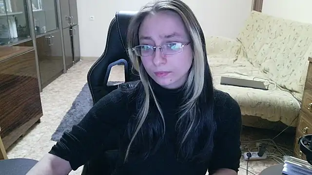 Luna_Nectar élő XXX-chatje