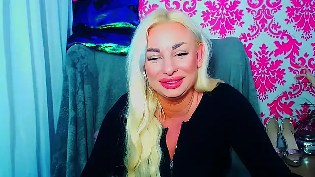 LuxuriaGoddess élő XXX-chatje