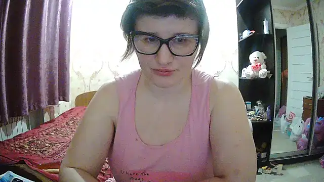 Jolinaha élő XXX-chatje