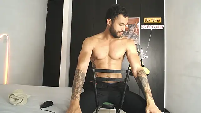 دردشة ClayBrown الجنسية المباشرة