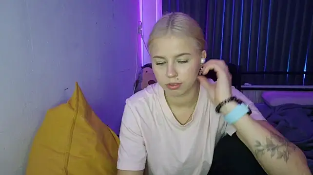 ErnestineBagge's Live XXX Chat