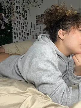 LyraCovee Adlı Modelin Canlı XXX Sohbeti