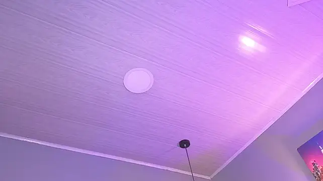 ninna_curly XXX чат на живо