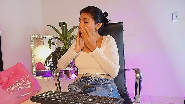 Ari_stone's Live XXX Chat