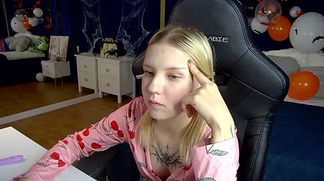 צ'אט XXX בשידור חי של NellyMars