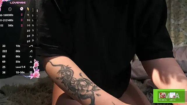 petite_lucy élő XXX-chatje