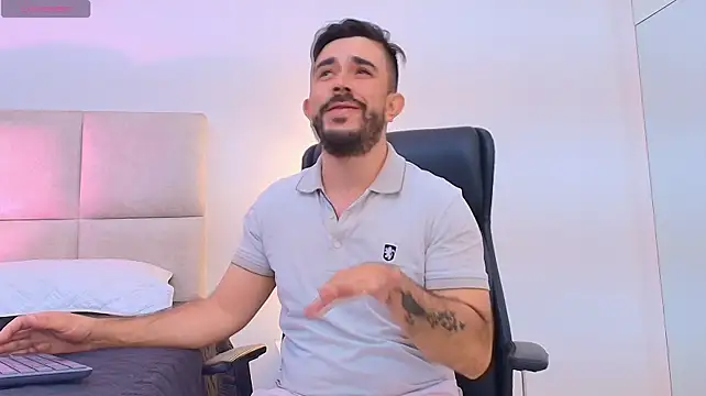 NicoSaint_ élő XXX-chatje