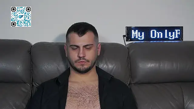 CrazyDom1 Adlı Modelin Canlı XXX Sohbeti