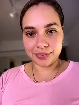 Mia__Navarro98__ élő XXX-chatje