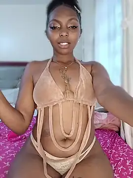 Petite_Ciri élő XXX-chatje