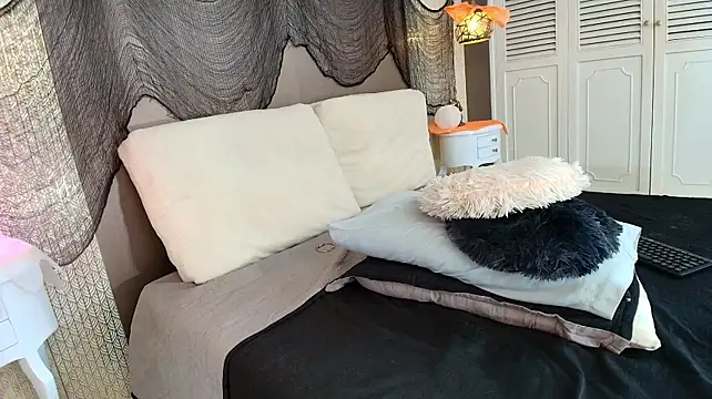 Tiifany_Baker élő XXX-chatje