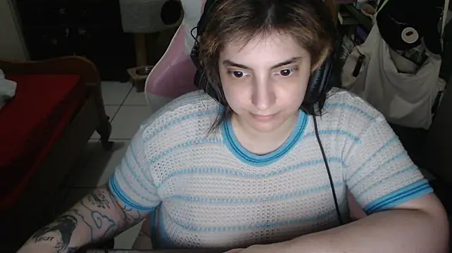 Chat +18 de VictoriaSaintes ao vivo