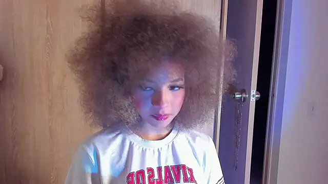 sofia_kay élő XXX-chatje