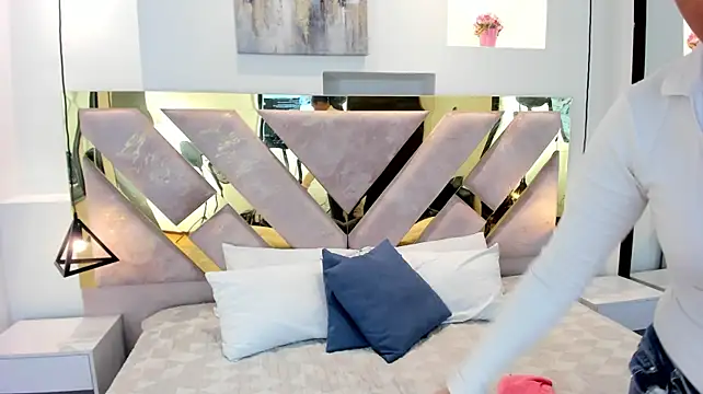 Chloe_Milf_ élő XXX-chatje