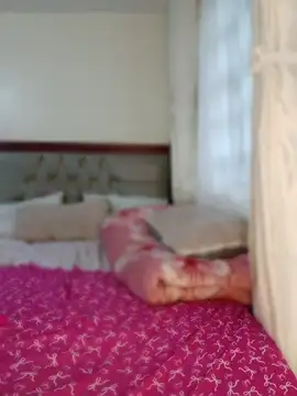 Sembang XXX Secara Langsung Petite_Ciri