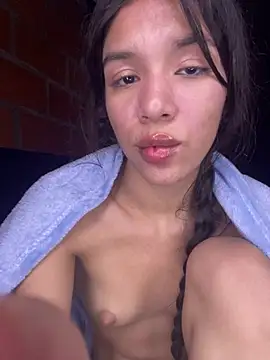 Chat +18 de Zaira1 ao vivo