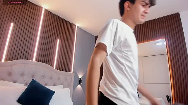Tommy18__ Chat XXX in diretta