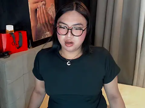 AsianHotPrecious élő XXX-chatje