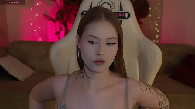 Esmie_Smile Live XXX-Chat