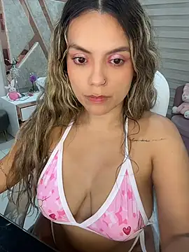 sara__blonde élő XXX-chatje