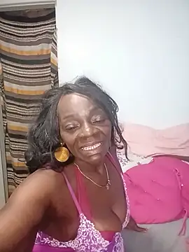 Chat +18 de QueenLorena25 ao vivo