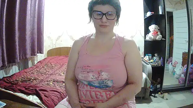 Jolinaha élő XXX-chatje