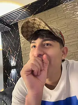 XXX chat uživo modela Lander_Cruz