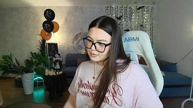 lilialil06 Adlı Modelin Canlı XXX Sohbeti